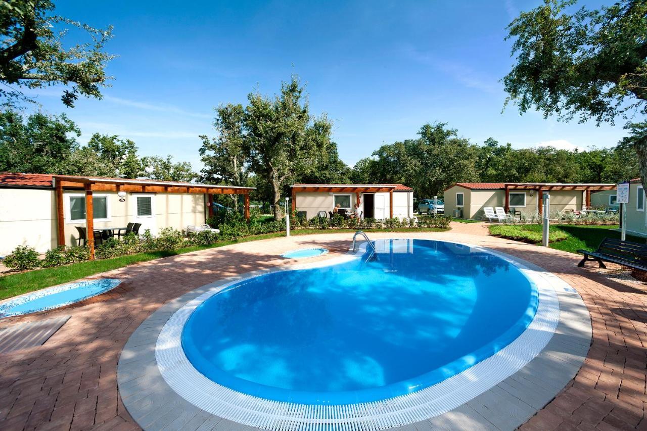 Camping Ulika Mobile Homes - Naturist Červar-Porat Exterior foto